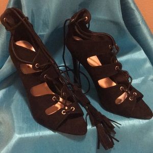 Qupid blk 4 in heel lace up ankle tie, size 8 1/2